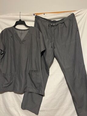 LYONI Women's Grey Medical Scrub Set - V-Neck Top & Drawstring Pants